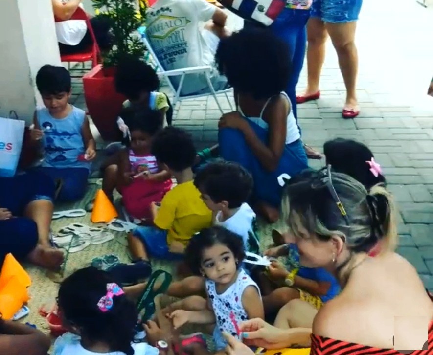 Oficina para crianças numa edição da EcoFeira Du Bem