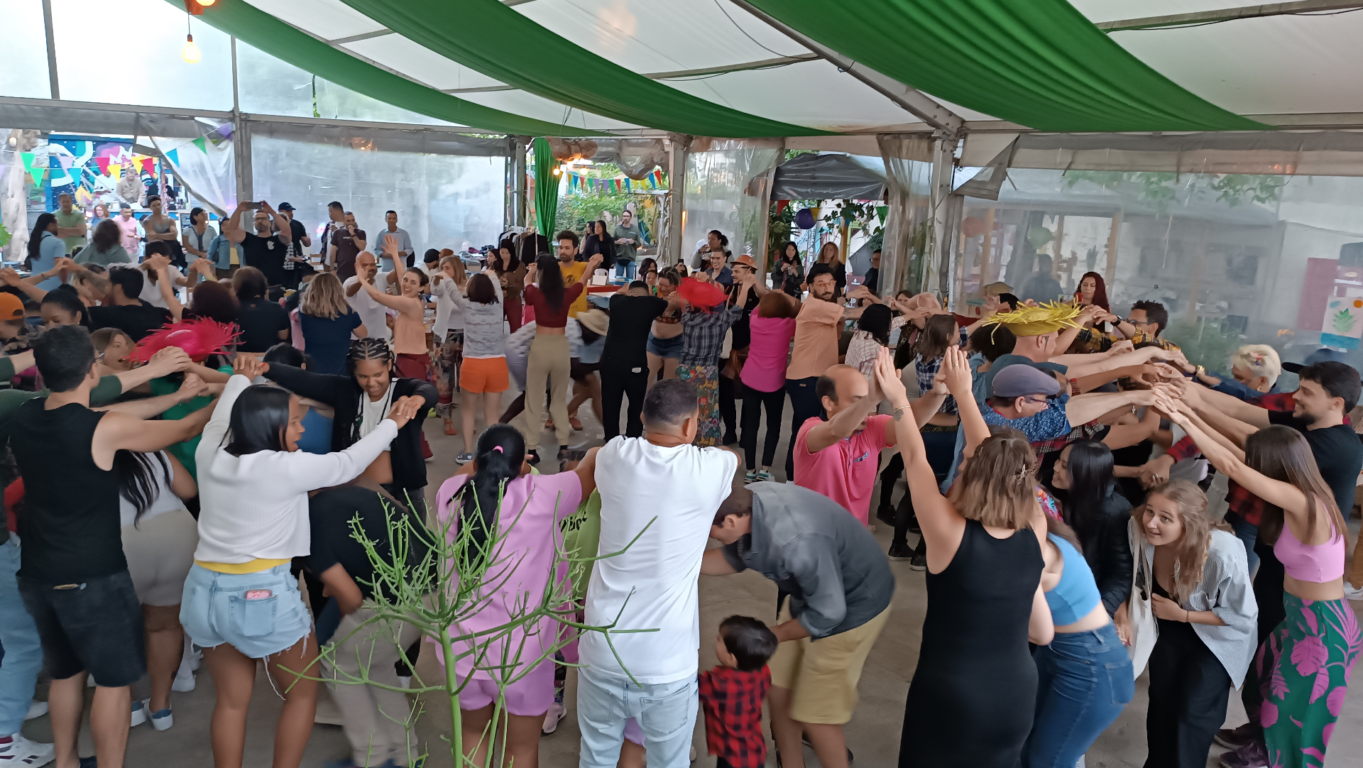 Ciranda coletiva na EcoFeira Du Bem · união, comunidade e cultura em Lisboa