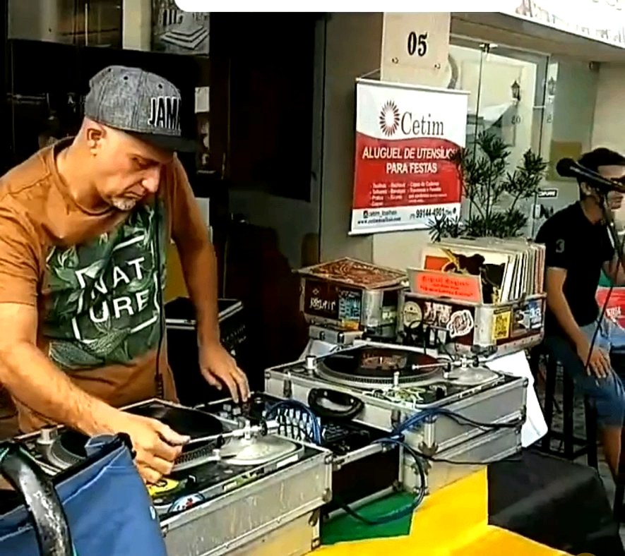 DJ Set Vinil · Set de vinil em open air · 1.ª edição do Bazar Du Bem · set. 2019, Salvador · Bahia, BR